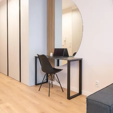 Manufaktura Modern Industrial Apartment